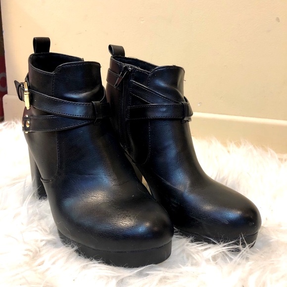 Christian Siriano Black Vegan Leather Shoes - Picture 3 of 5